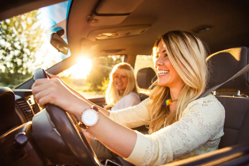 Technology Integration in Adult Driving Courses: Advancing Road Safety
